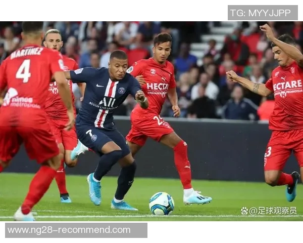 欧联杯:里昂与巴黎圣日耳曼战平0-0神奇扑救成比赛焦点